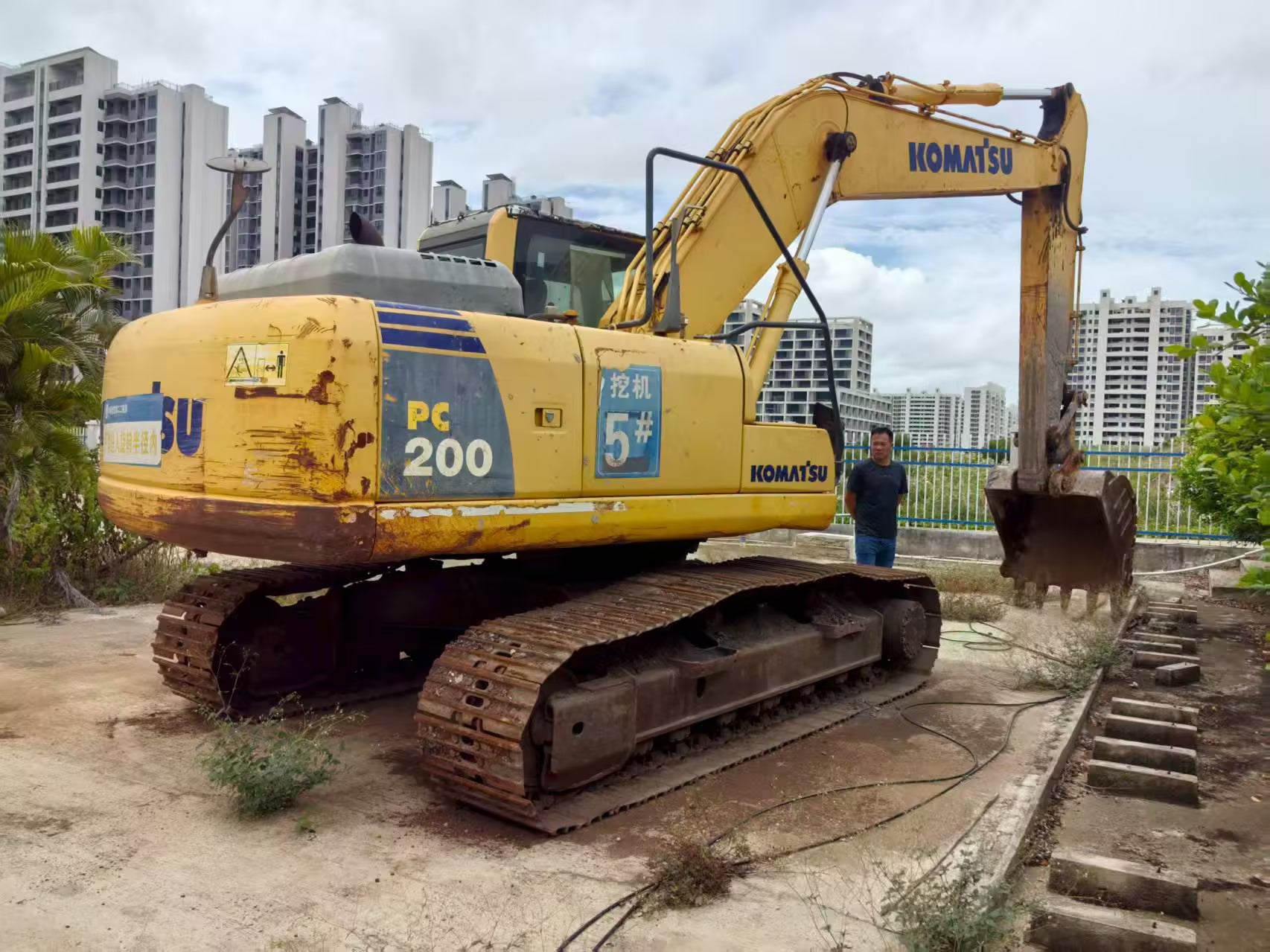 Komatsu PC200-8M0
