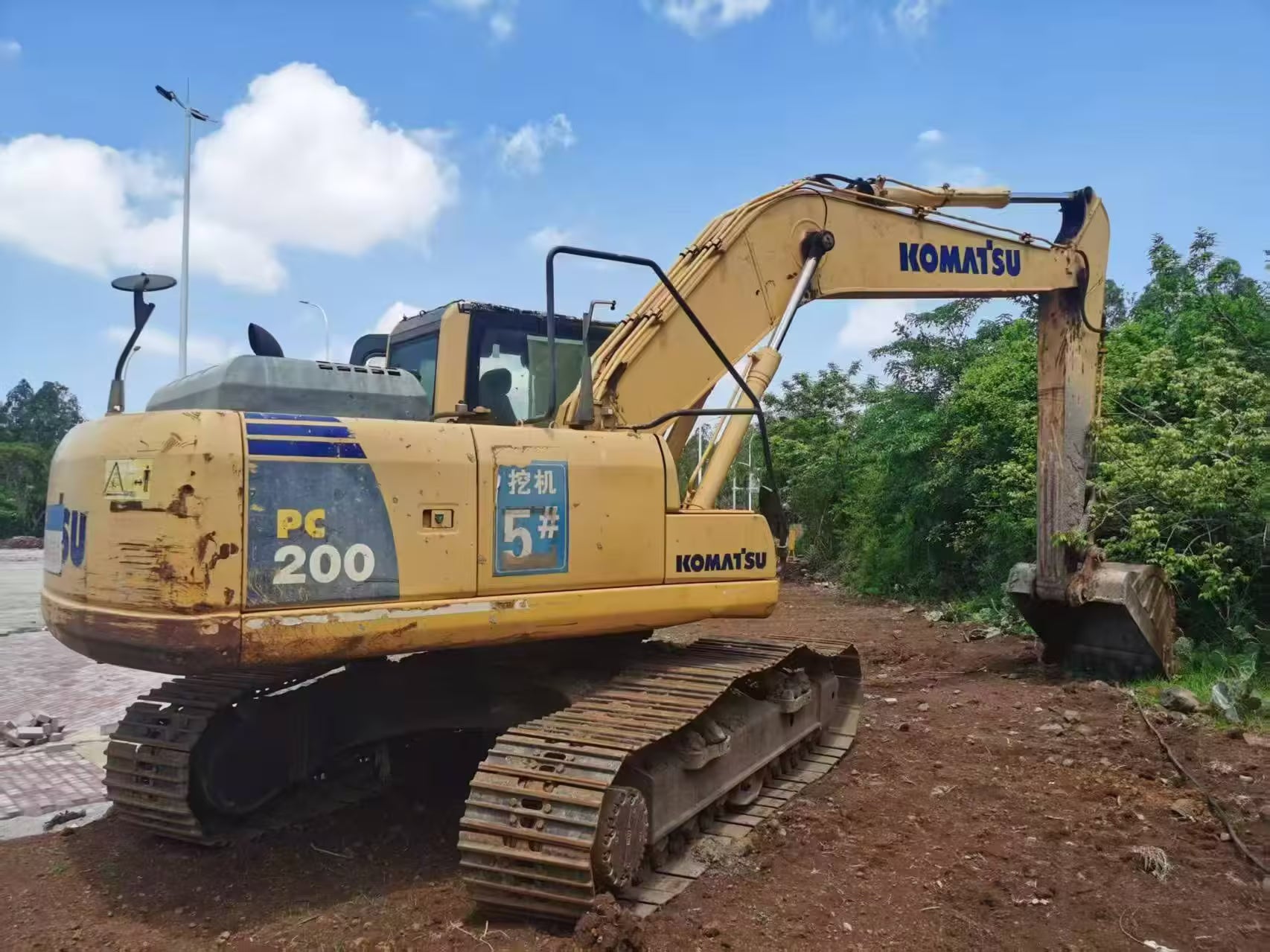 Komatsu PC200-8M0