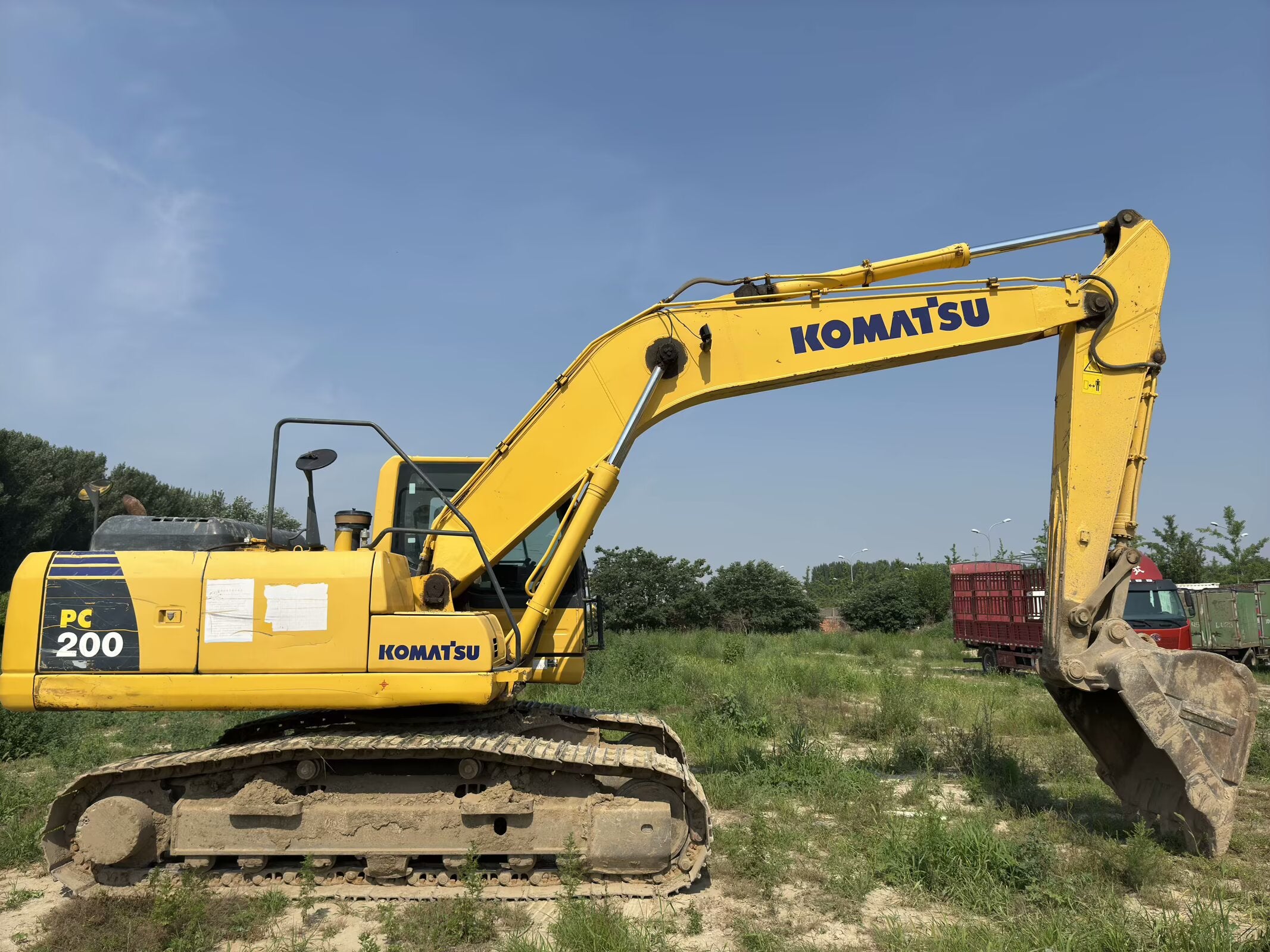 Komatsu PC200-8M0