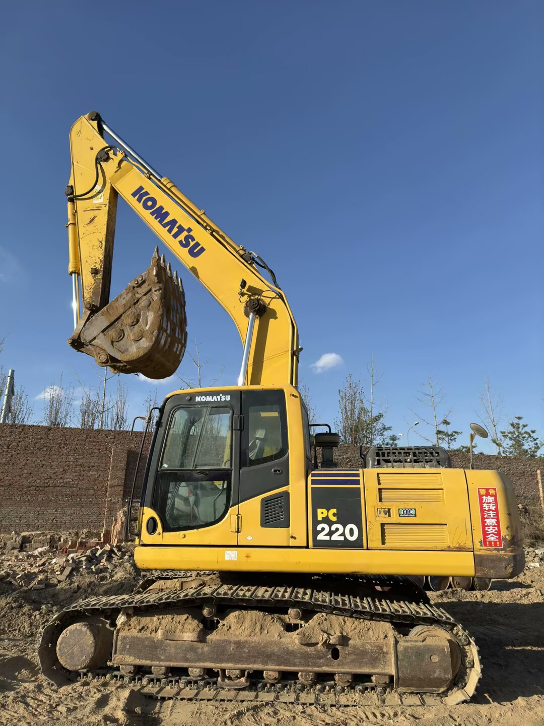 Komatsu PC220-8M0