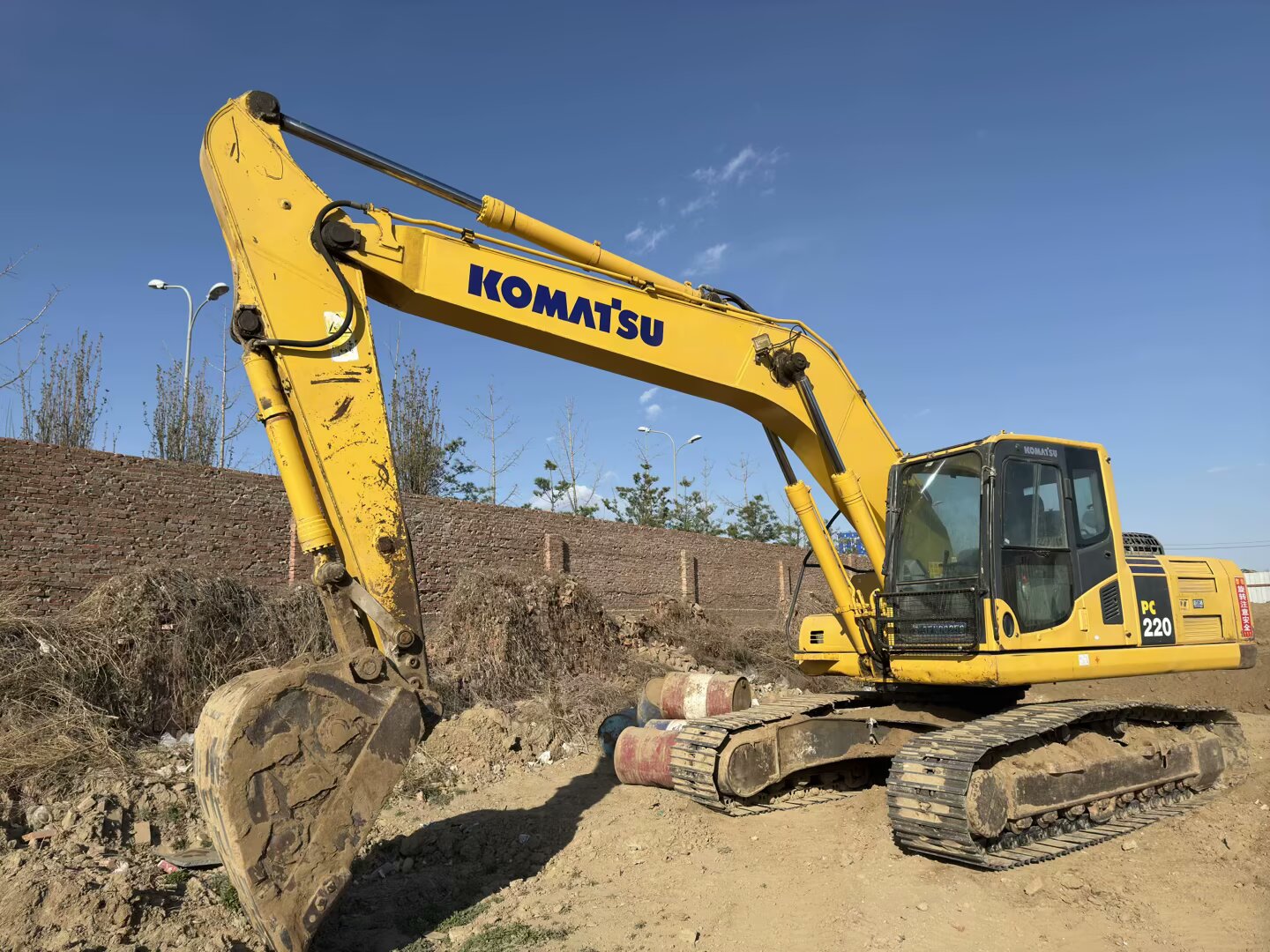 Komatsu PC220-8M0