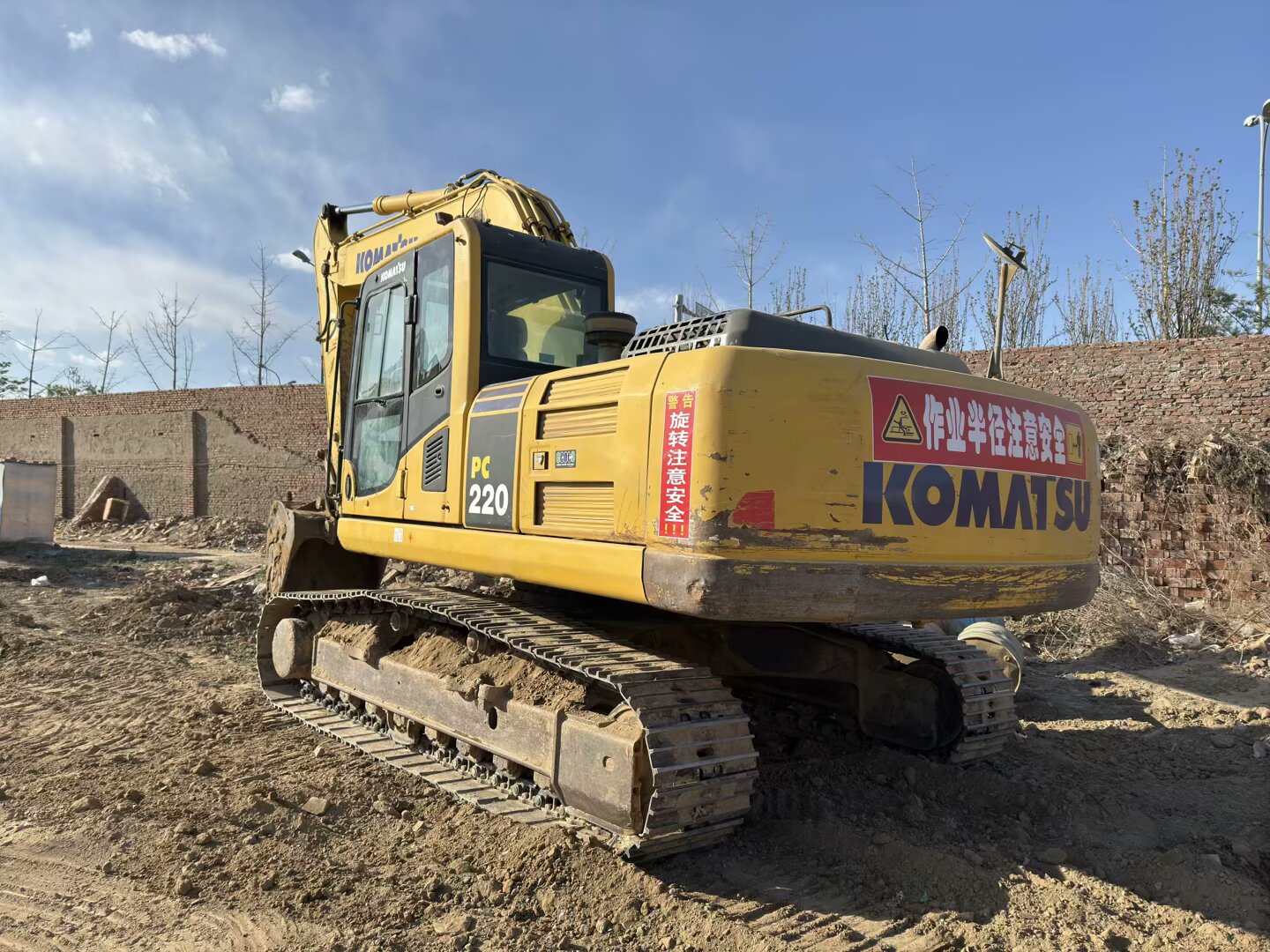 Komatsu PC220-8M0