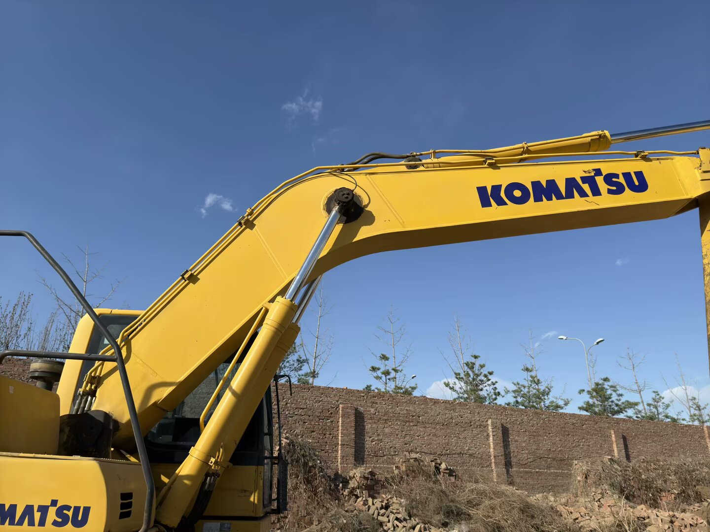 Komatsu PC220-8M0