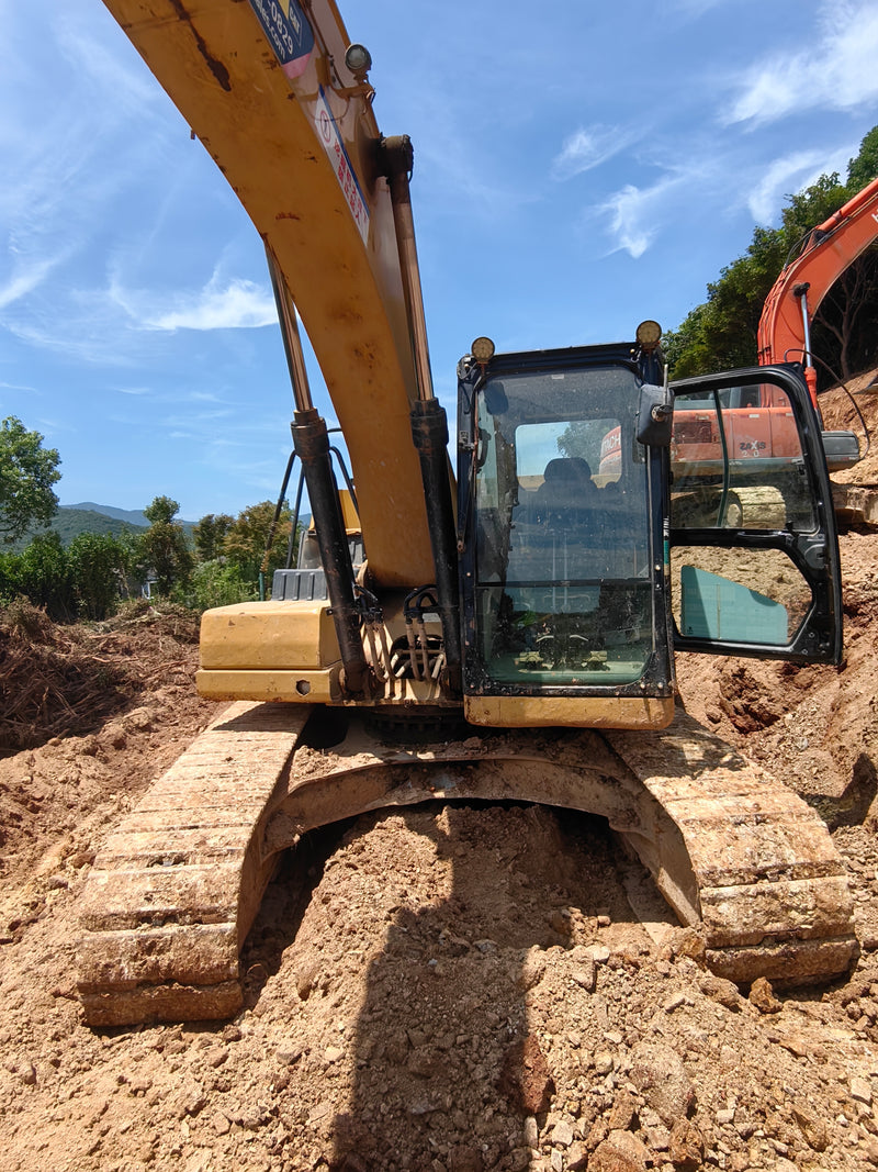 Used Cat 326