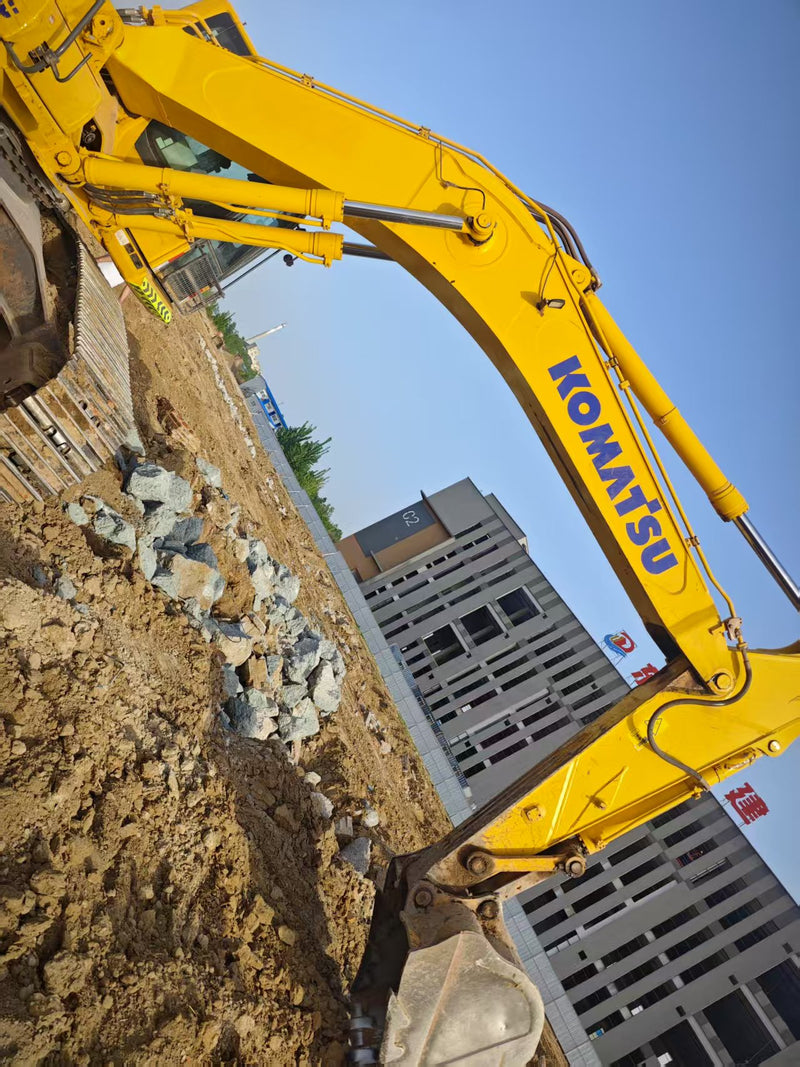 Used Komatsu PC390LC-11