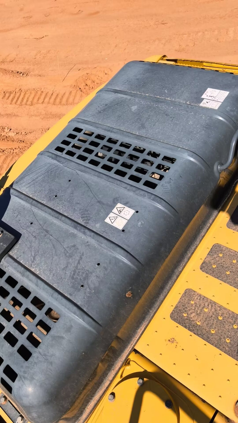 Used Komatsu PC220-8M0