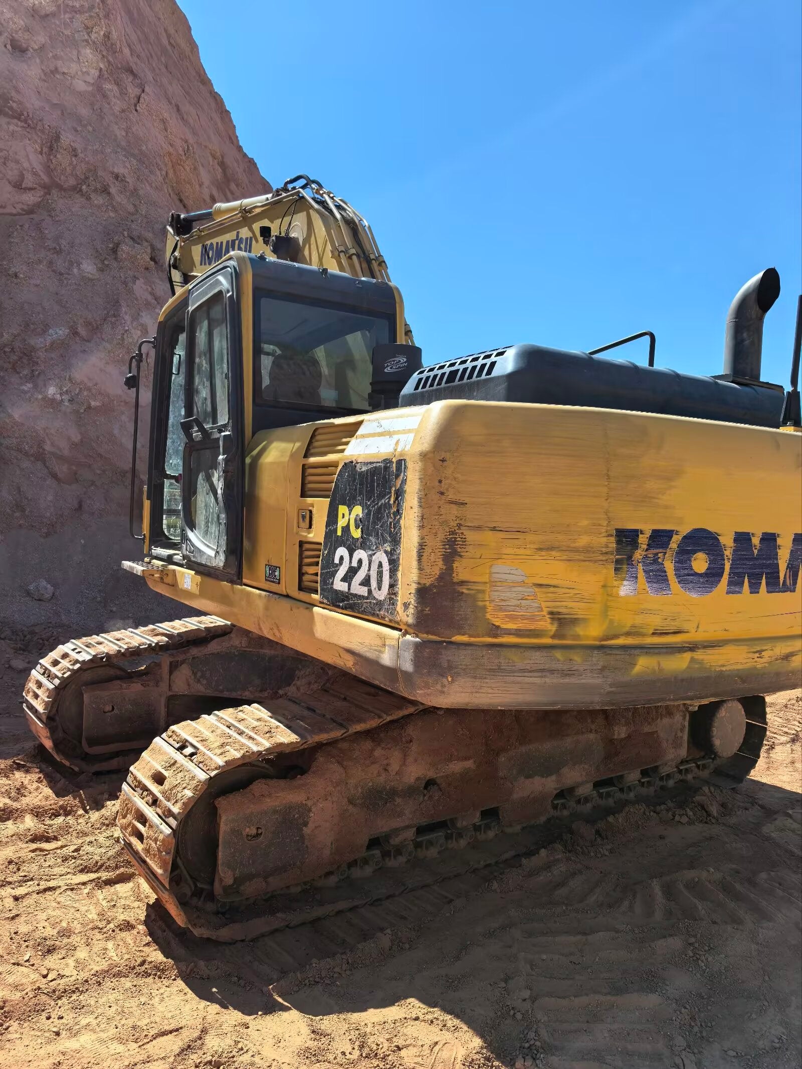 Komatsu PC200-8M0
