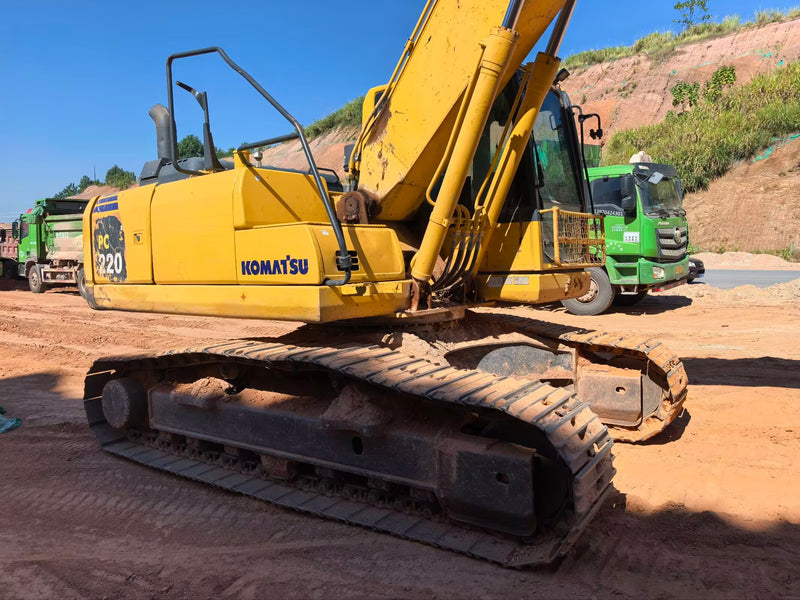 Used Komatsu PC220-8M0