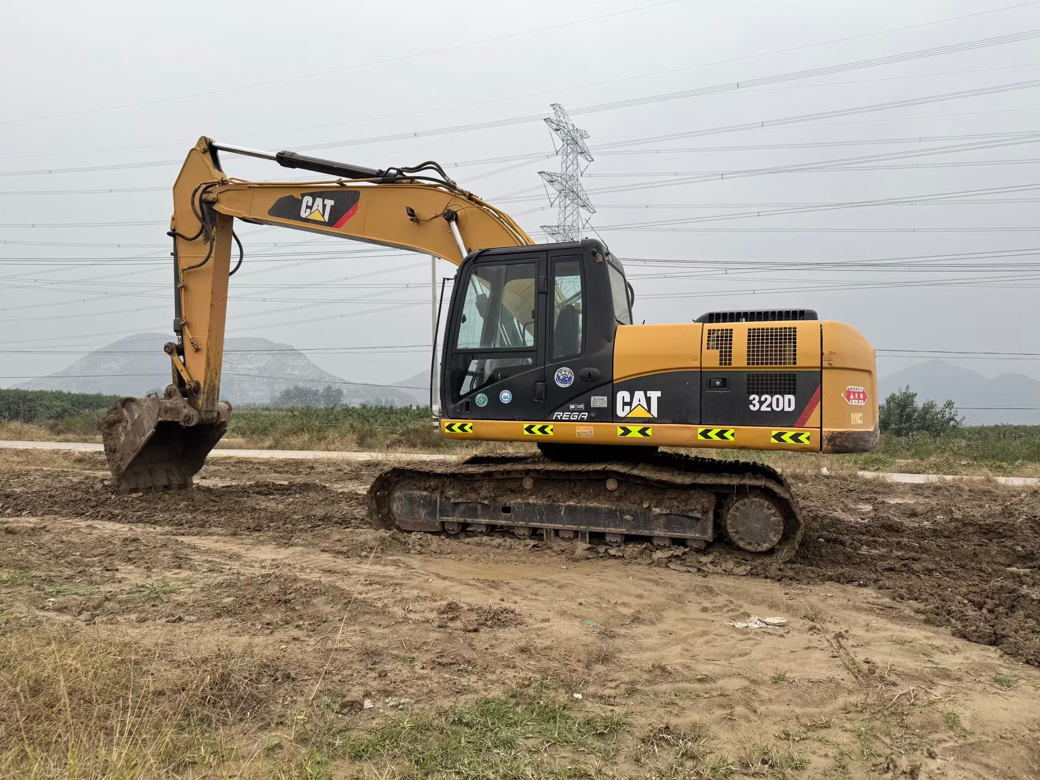 CAT 320D
