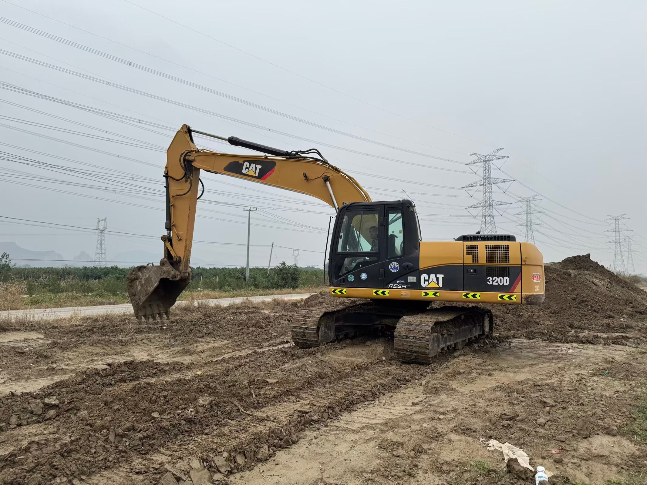 CAT 320D