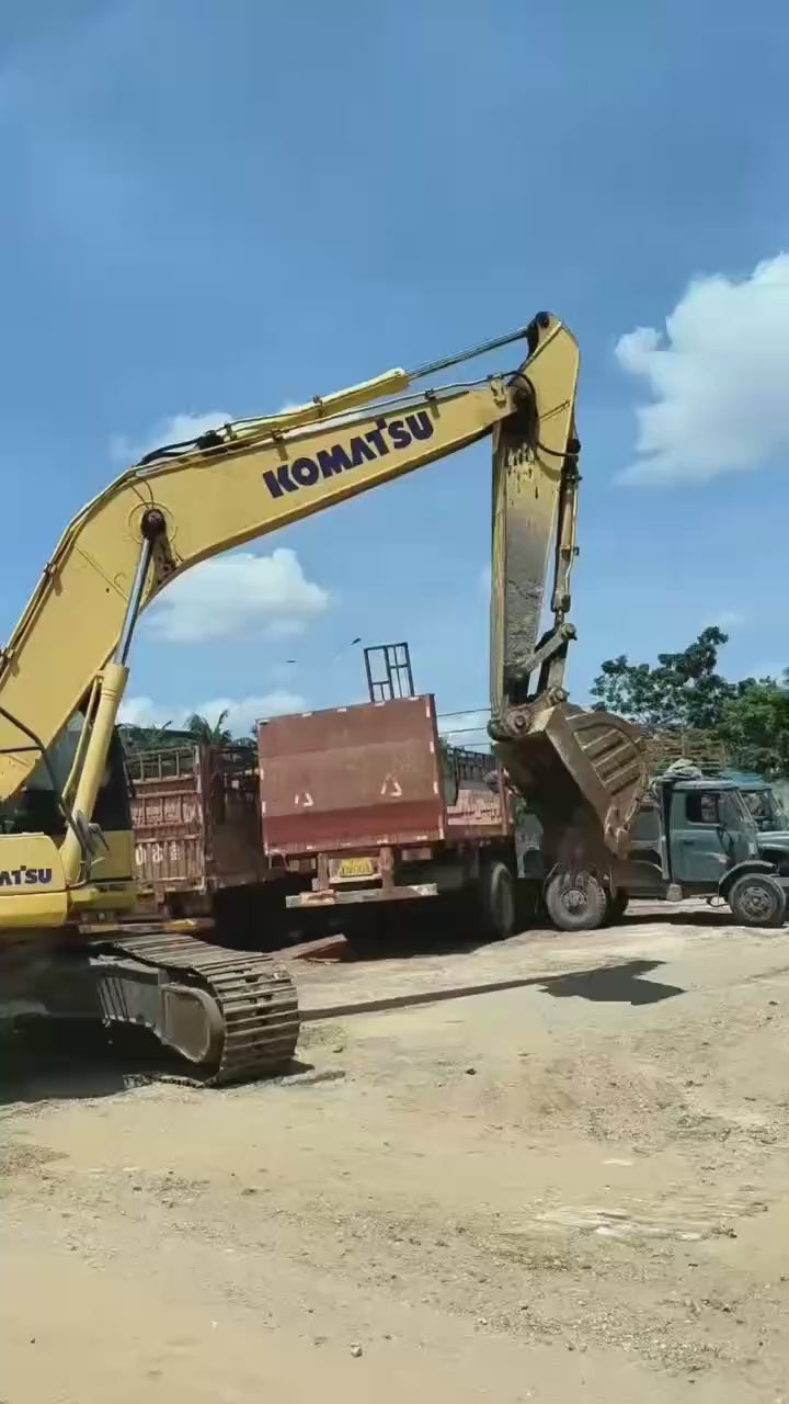 Komatsu PC200-8M0